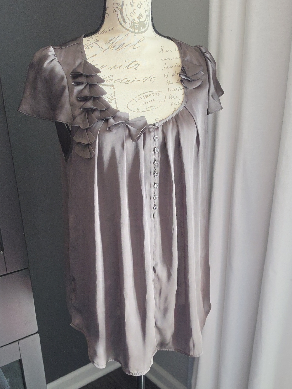 GAP Satin Ruffled Scoop Neck Blouse in Taupe Gray
